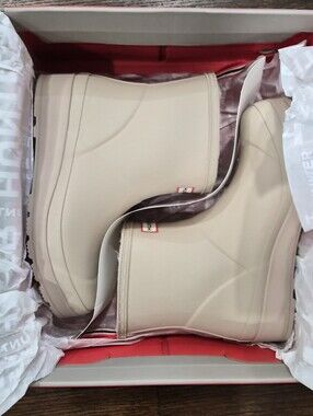 Hunter Beige Short Rain Boots - Size 9M - New With Tags